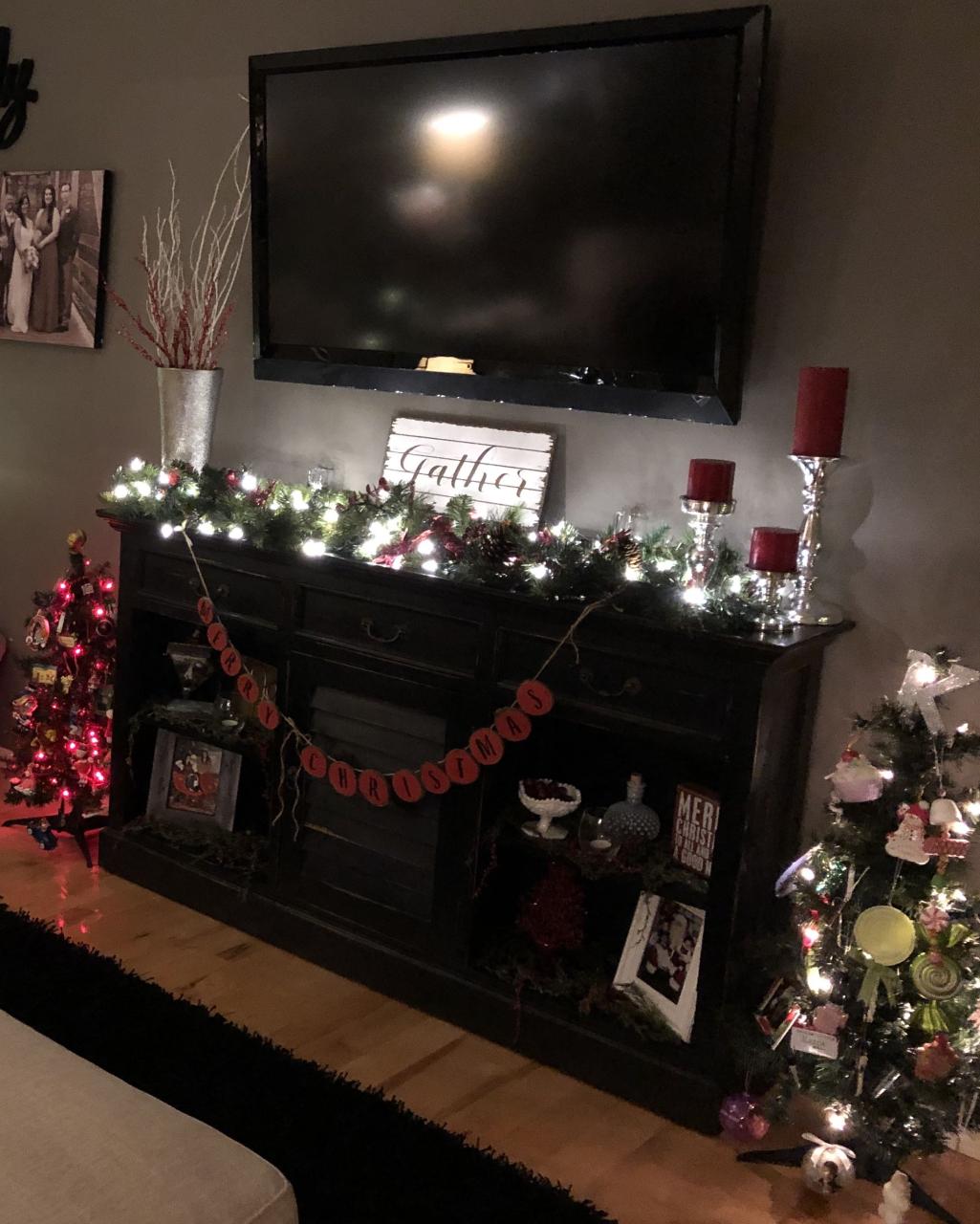 tv stand christmas decor ideas Christmas TV Stand Christmas decorations apartment, Tv stand christmas decor, Indoor christmas