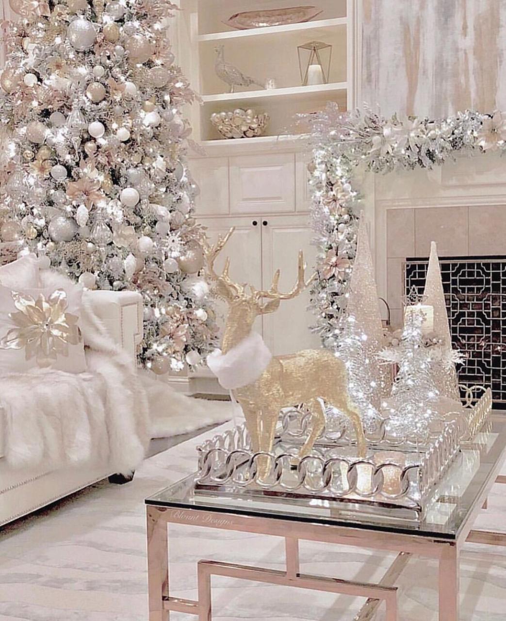 elegant luxury christmas decor 20+ Elegant Christmas Decorating Ideas HomeDecorish