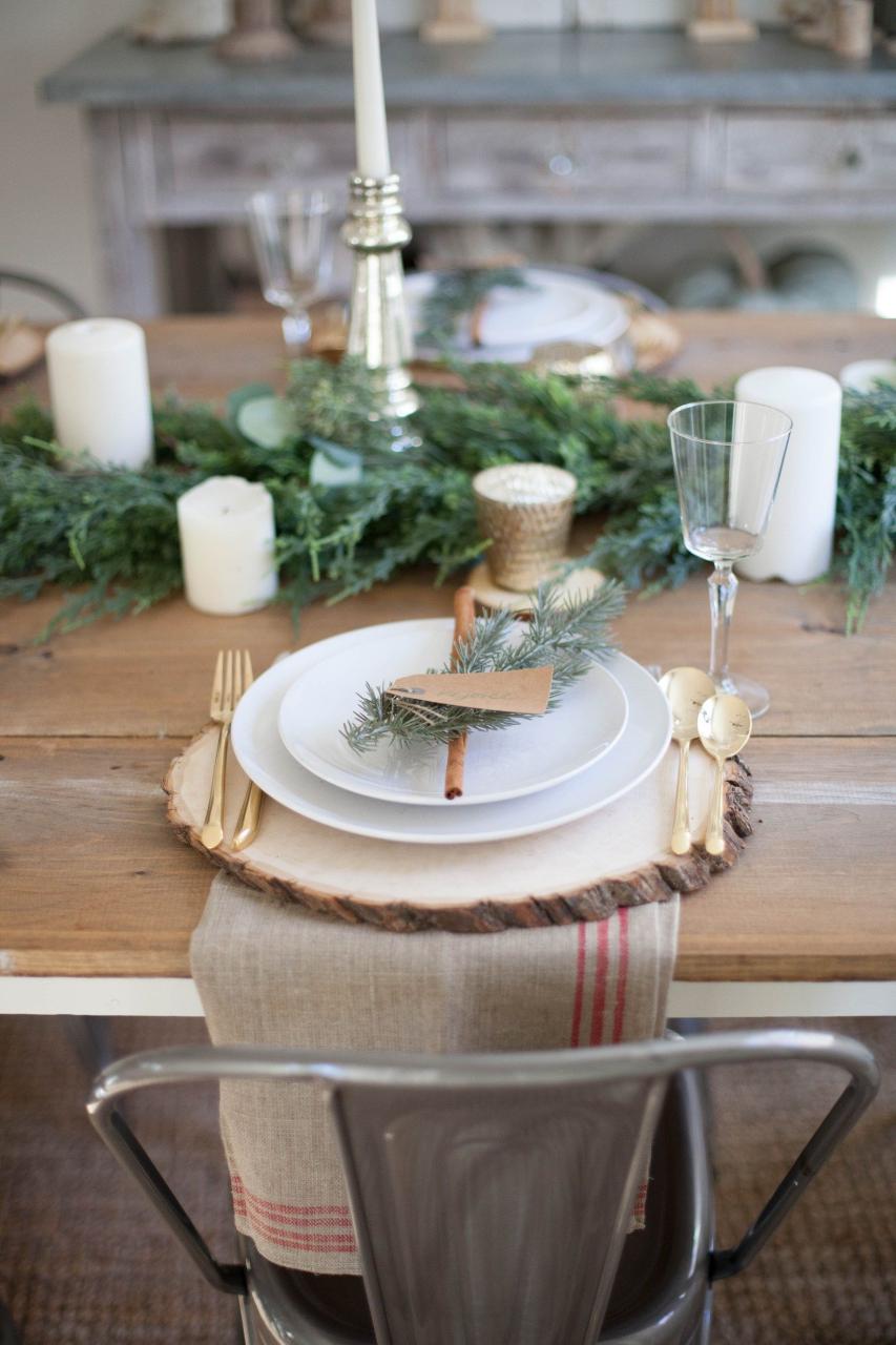 christmas farmhouse table decor Home // Farmhouse Christmas Tablescape Lauren McBride Christmas tablescapes, Farmhouse