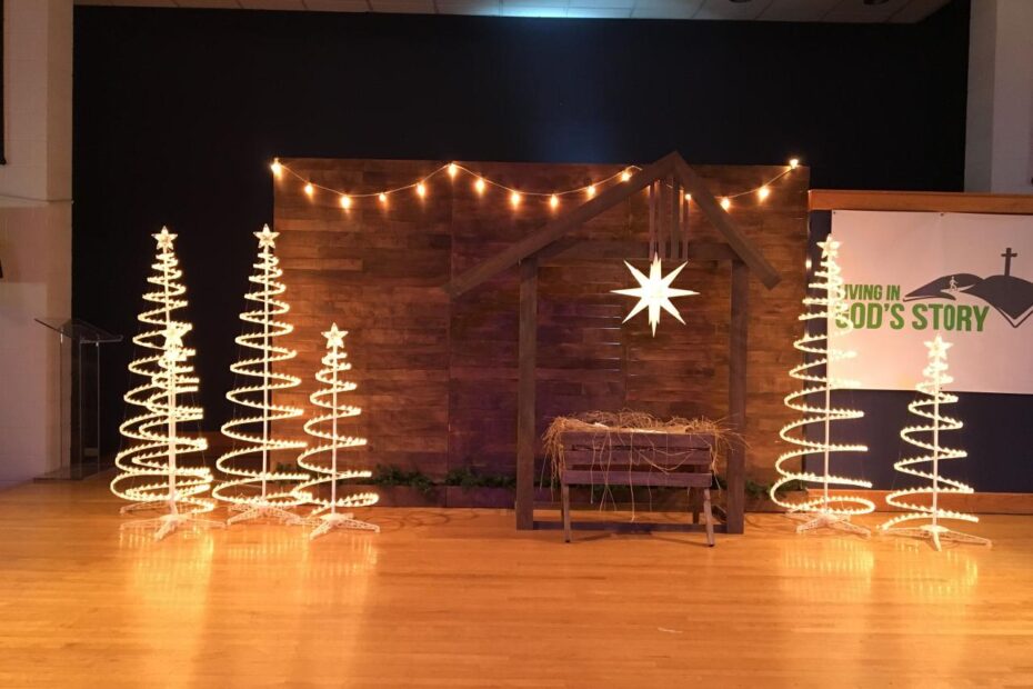 church christmas stage decor Christmas church stage Church christmas decorations, Christmas stage decorations, Christmas stage