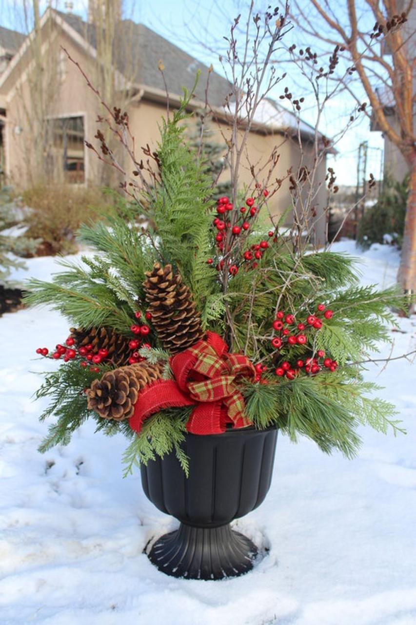 christmas decorating ideas for outdoor pots Cheap But Stunning Outdoor Christmas Decorations Ideas 47 Christmas