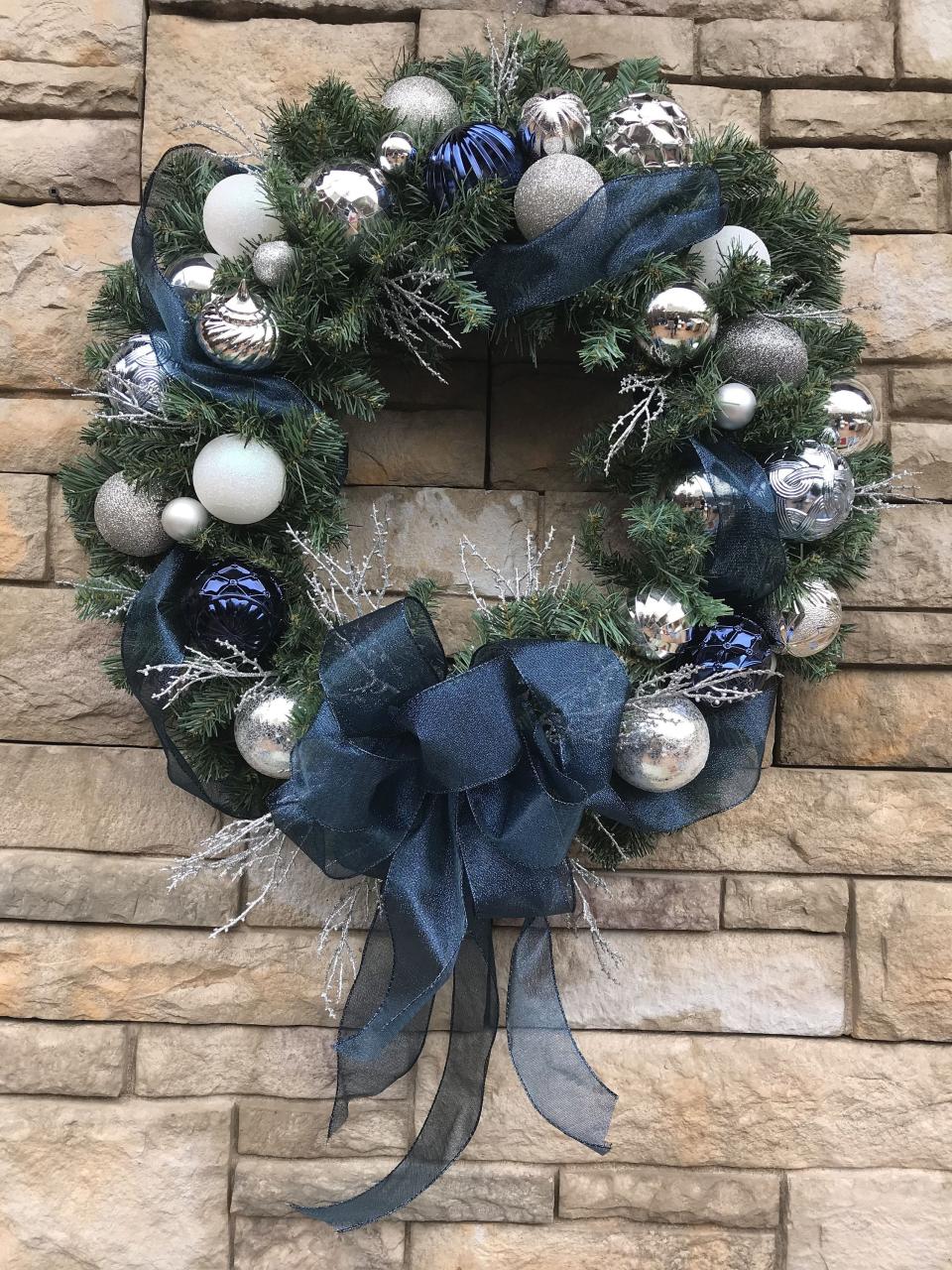 navy blue christmas decor 20+ Navy Blue Christmas Decor DECOOMO