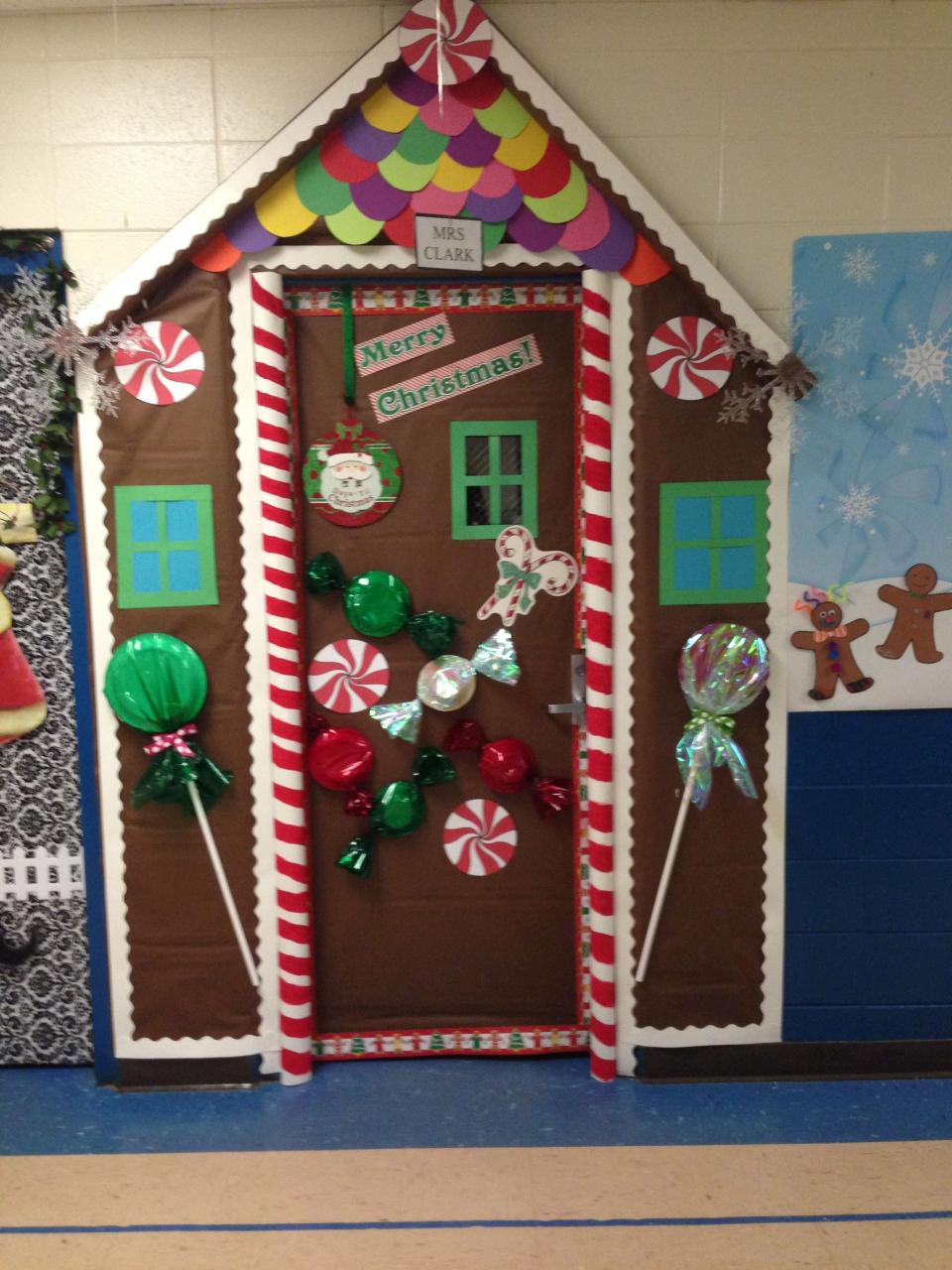 christmas door decor pinterest Pin by P Rod on Teaching Christmas door decorating contest, Christmas door decorations, Door