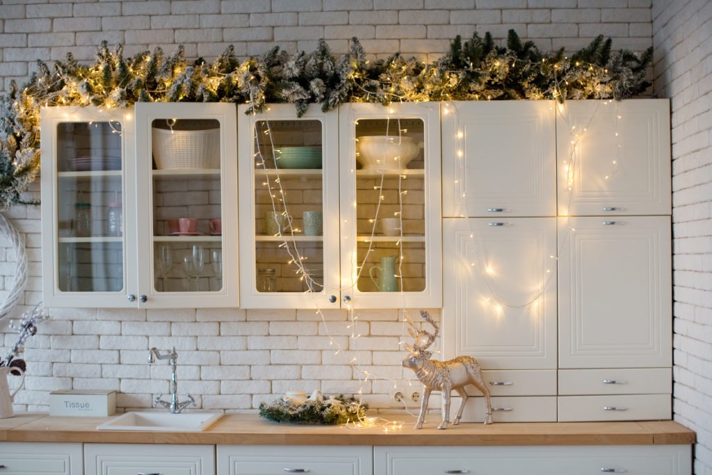 above cabinet christmas decor Ideas For Christmas Decorating Above Kitchen Besto Blog