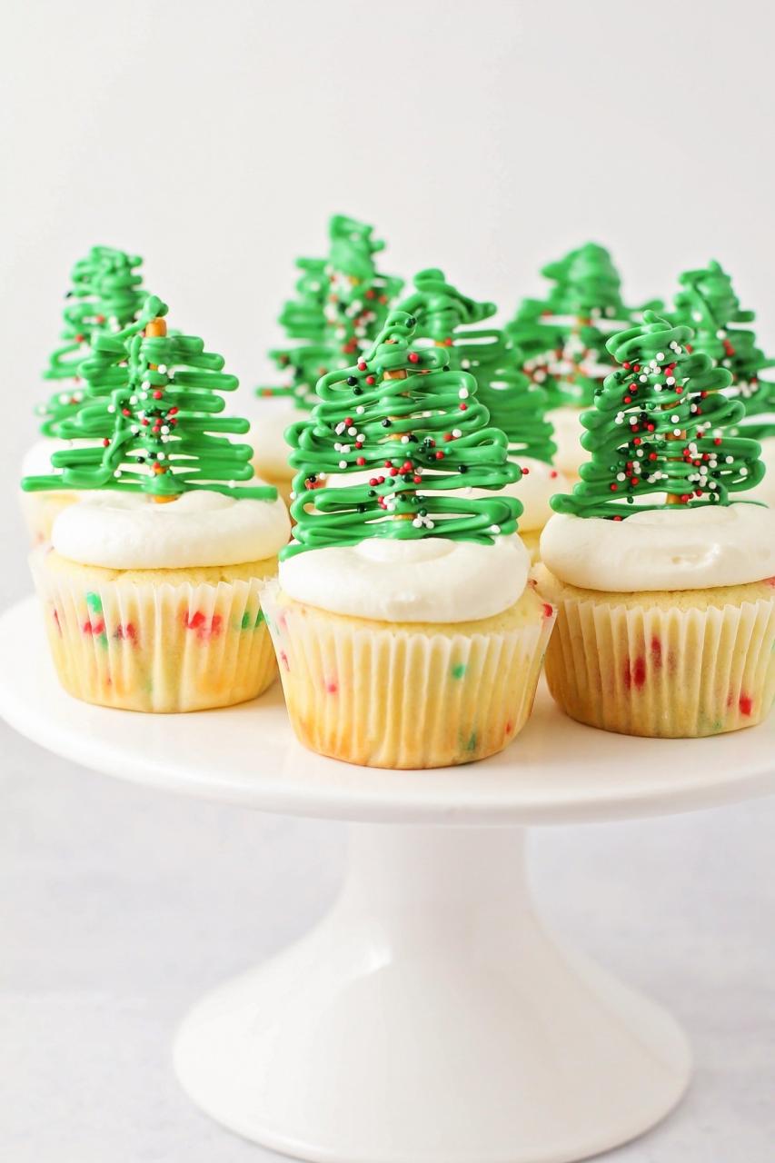 cupcakes and cashmere christmas decor Easy Christmas Cupcakes Lil' Luna