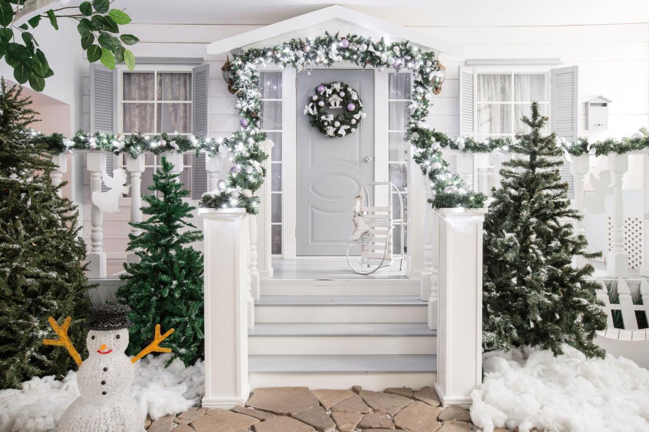 christmas decor for the front door Front Door Christmas Decorations Ideas Christmas Images 2021