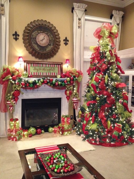 red and green christmas decor 35 Christmas Décor Ideas In Traditional Red And Green DigsDigs