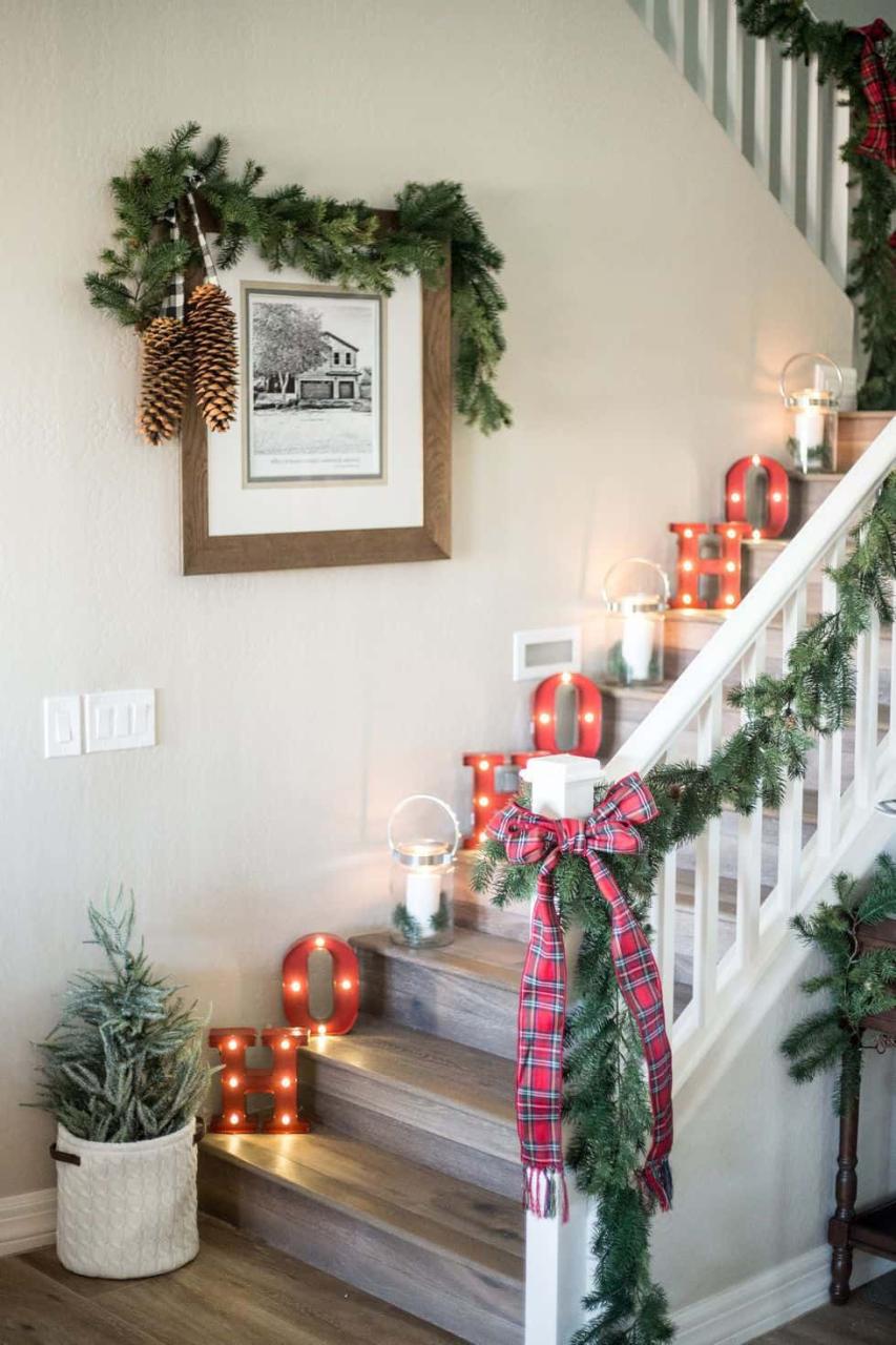 christmas decor ideas wall Bring In Even More Holiday Spirits With These 15 Christmas Wall Decor Ideas