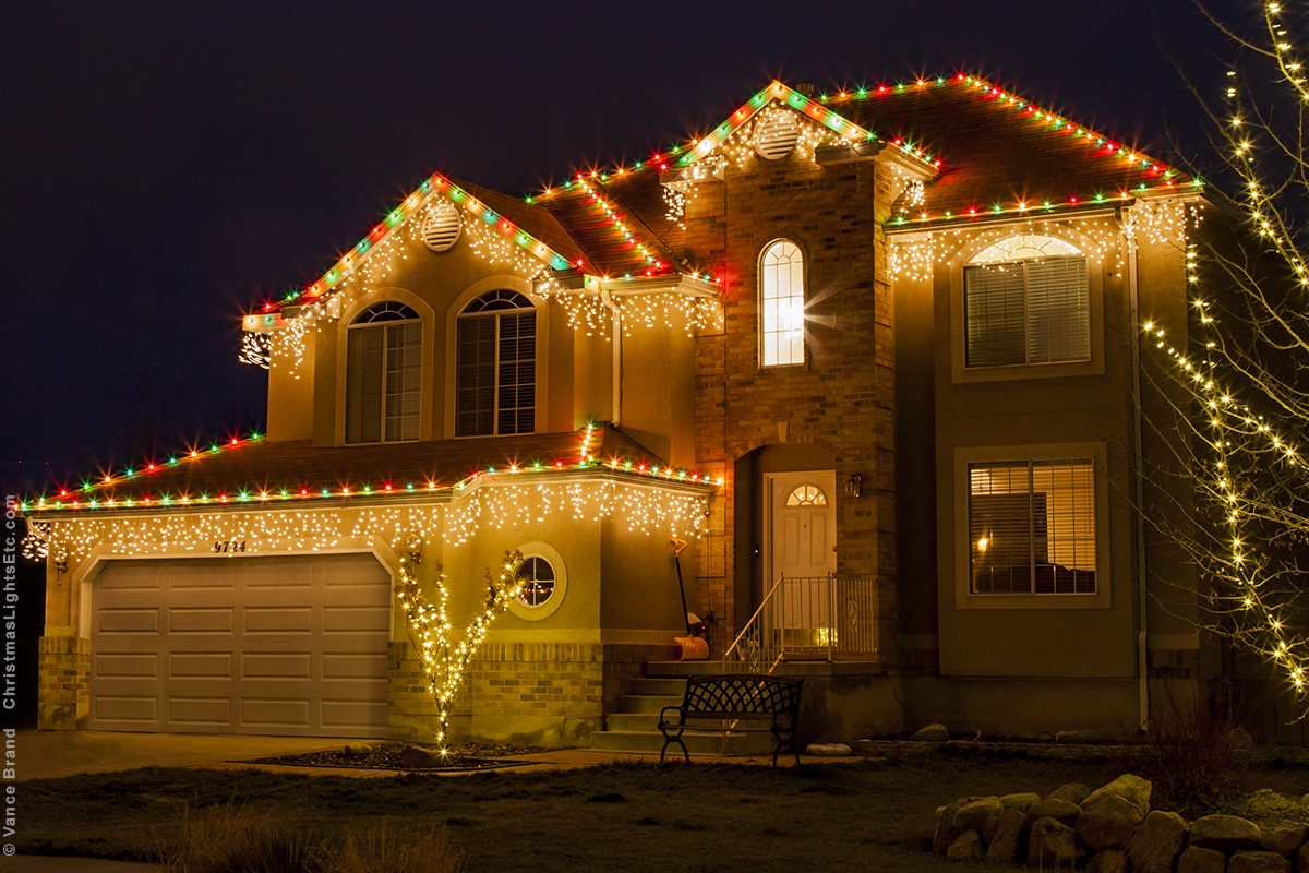 christmas decor for roof Outdoor Christmas Lights Ideas For The Roof