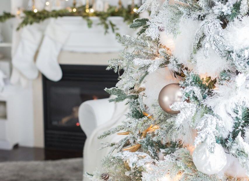 white decor for christmas Decorated White Christmas Tree Ideas