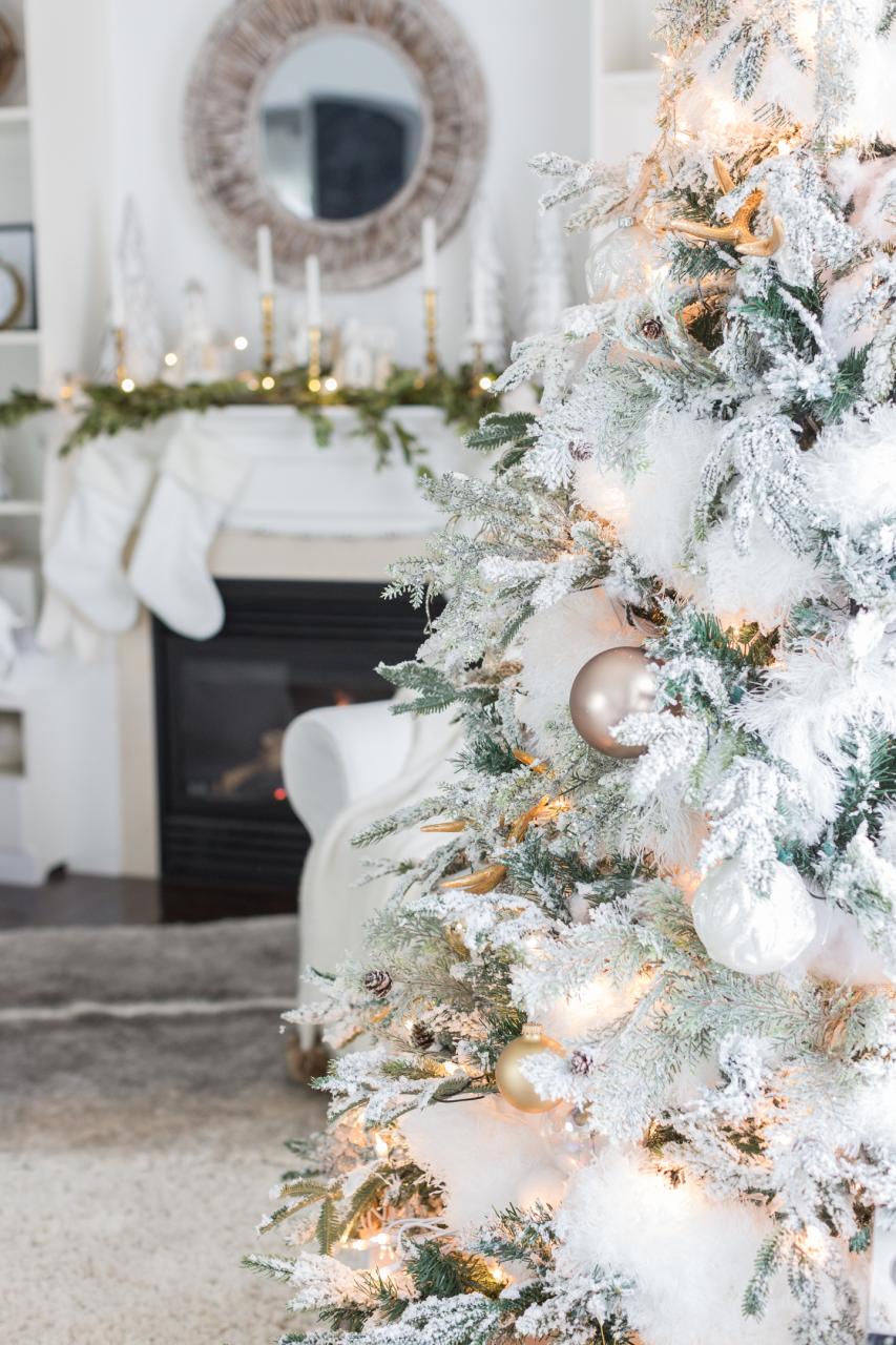 white decor for christmas Decorated White Christmas Tree Ideas