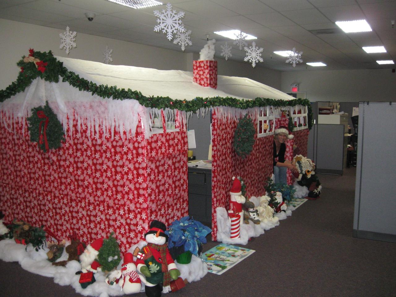 office cubicle christmas decor ideas 10 Attractive Office Cubicle Christmas Decorating Ideas 2024