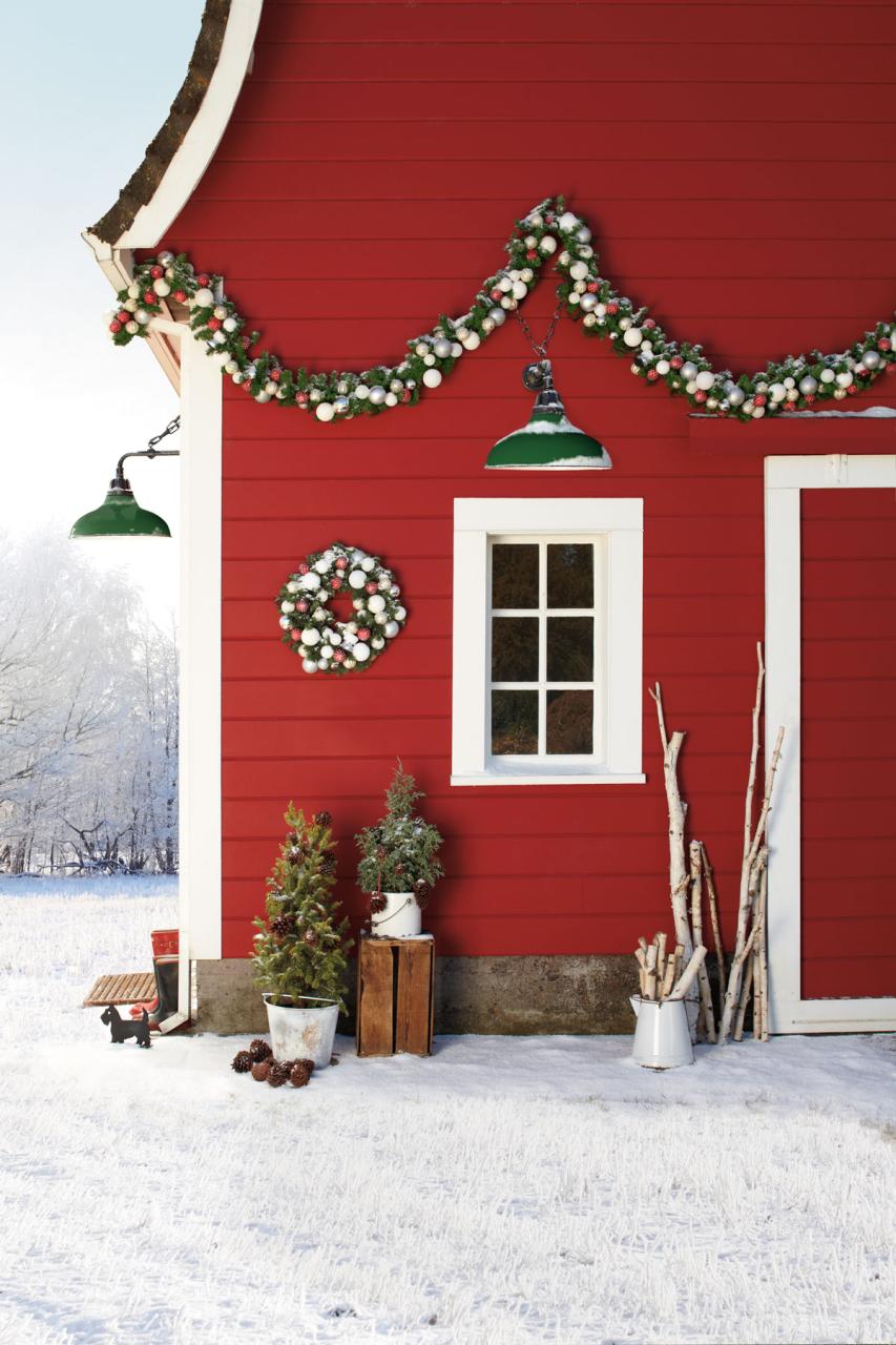 christmas decoration ideas outside 27 Outdoor Christmas Decorations Ideas for Outside Christmas Porch Decor