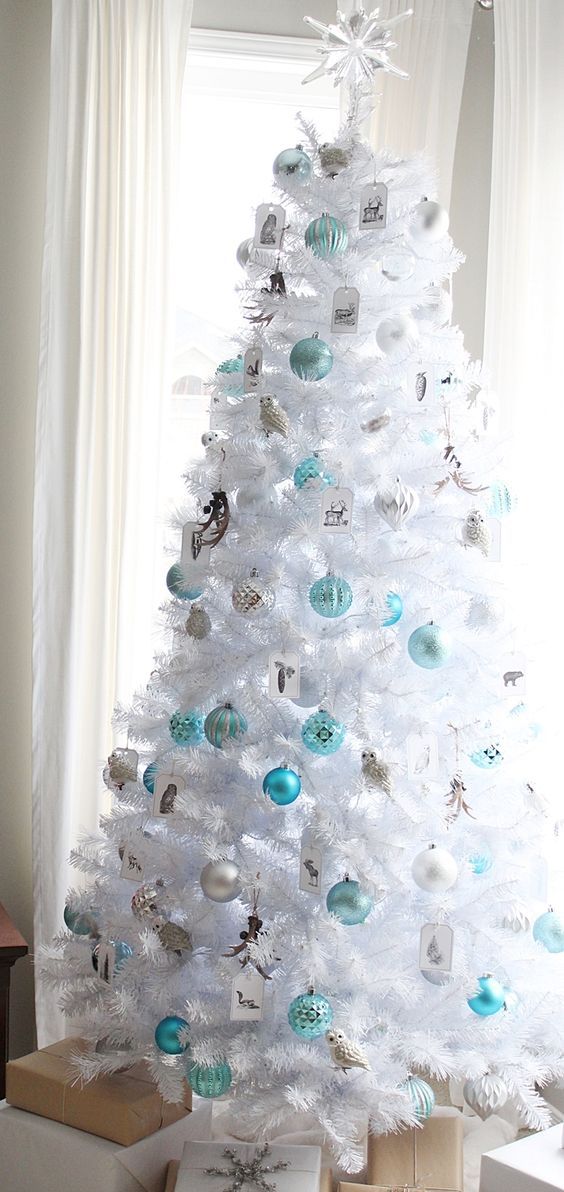 white decor christmas tree 30 Creative White Christmas Tree Decorating Ideas