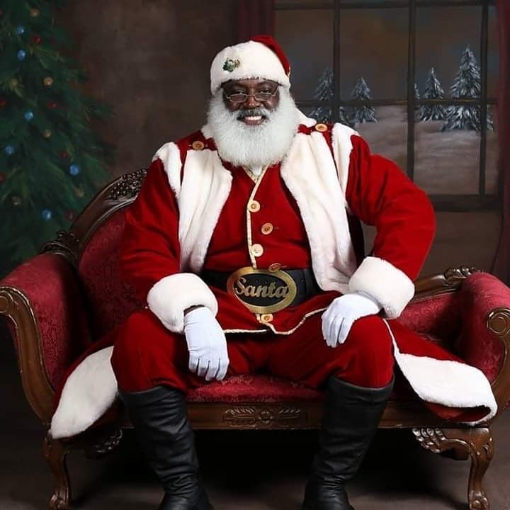 black santa christmas decor Merry Christmas Happy Holidays, Black Christmas, Father Christmas, Christmas Magic, Christmas