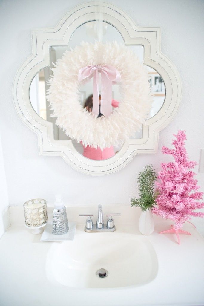 pink christmas bathroom decor Not for me but cute Christmas Bathroom Decorations With Sweetest Small Pink Christmas