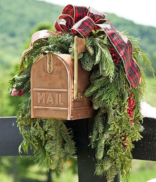 christmas decor for mailbox Copper mailbox with swag garland Christmas mailbox decorations, Christmas diy, Outdoor