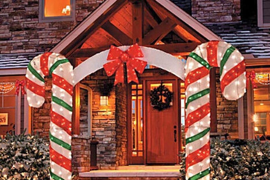 outdoor christmas decor large Cheap But Stunning Outdoor Christmas Decorations Ideas 01 Christmas yard decorations