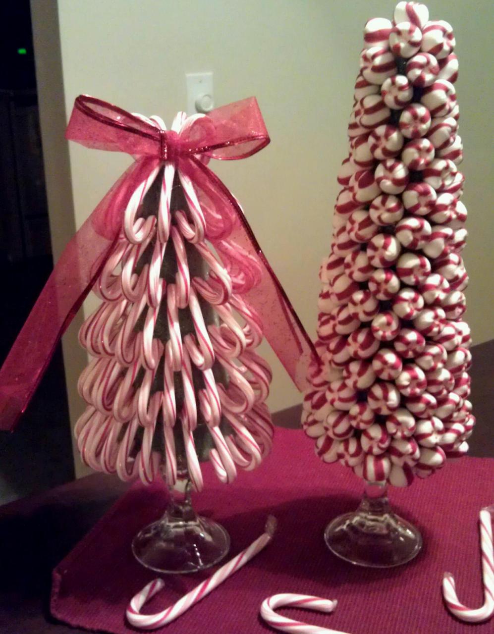 christmas candy decor diy Candy cane Christmas trees Candy cane christmas tree, Diy christmas table, Candy cane crafts