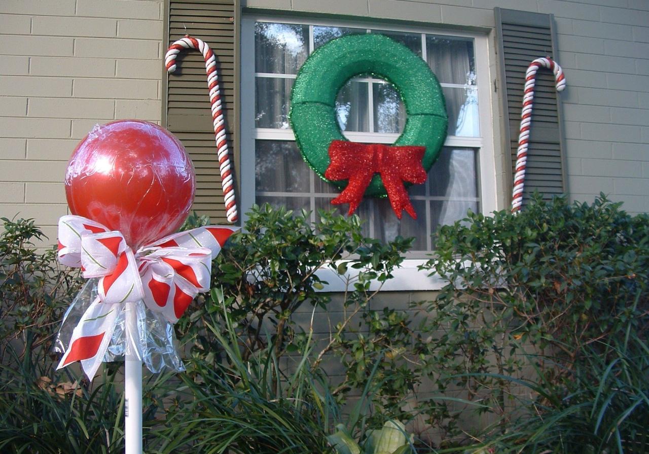 candy cane christmas decor outside Creative Candy Canes Outdoor Wall Decor Featuring Unique Lollipop Lamp Creative And Ado