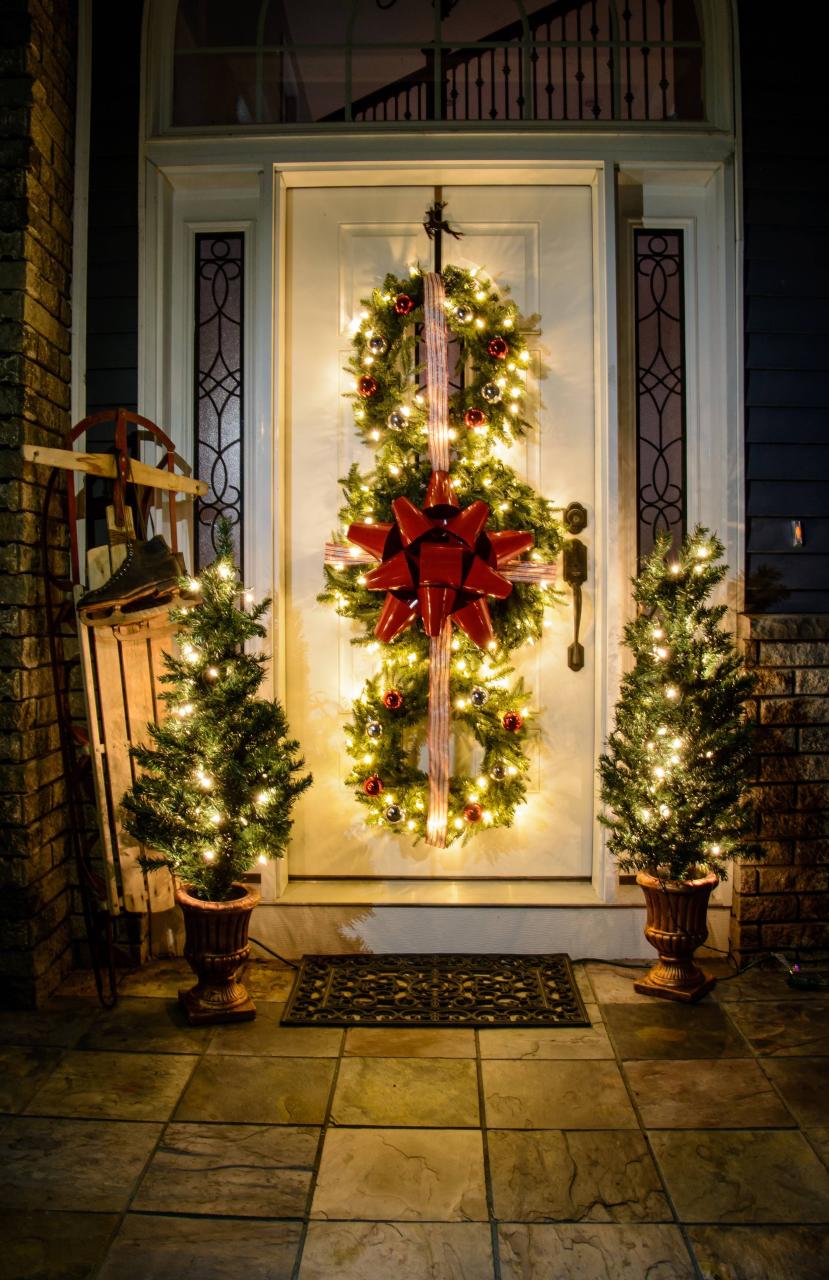 christmas decor at door Christmas Decorating Ideas For Sliding Glass Doors Shelly Lighting