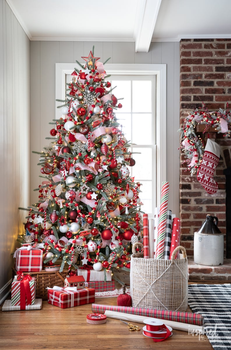 white and red christmas tree decor Red and White Christmas Tree, PLUS Christmas Tree Decorating Ideas