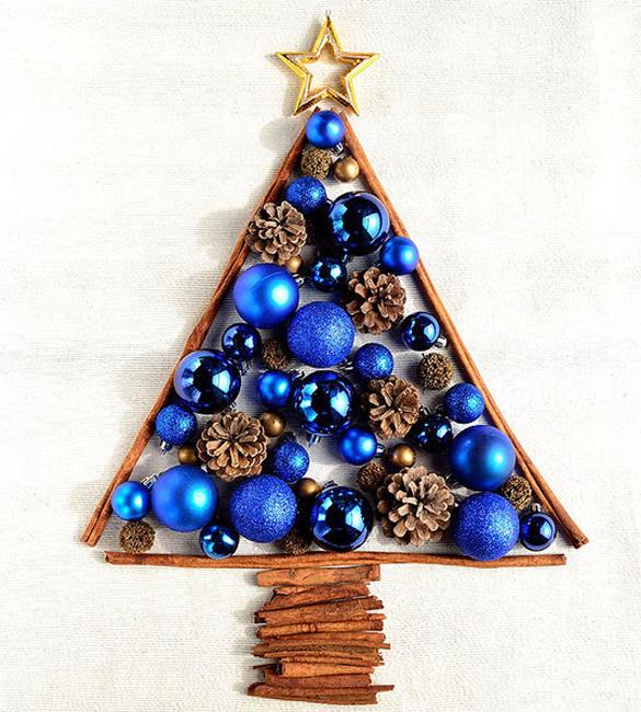 christmas decor blue and white Blue and White Christmas Colors, Elegant Cool Color Combinations for Holiday Decor