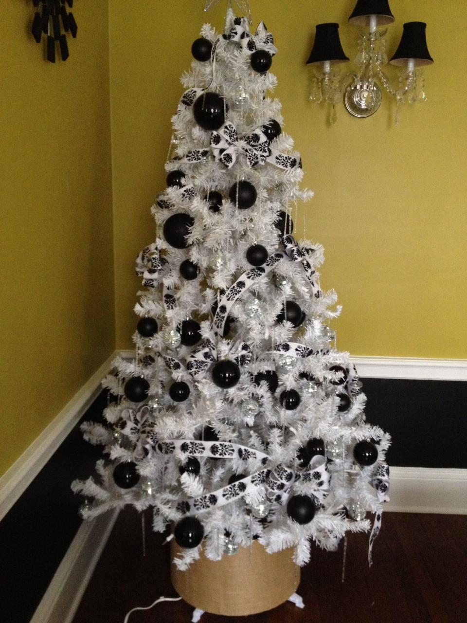 black and white christmas tree decor 50+ Black and White Christmas Decoration Ideas to Create an Exhilarating Dreamscape Hike n Dip