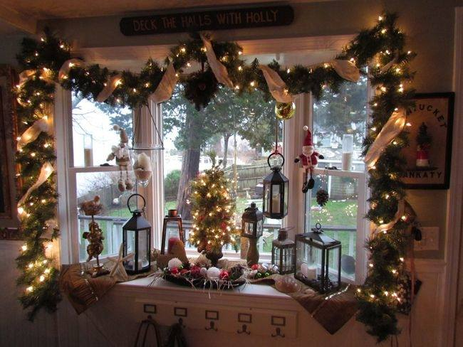 christmas decor for bay window 10+ Christmas Bay Window Decorating Ideas HomeDecorish