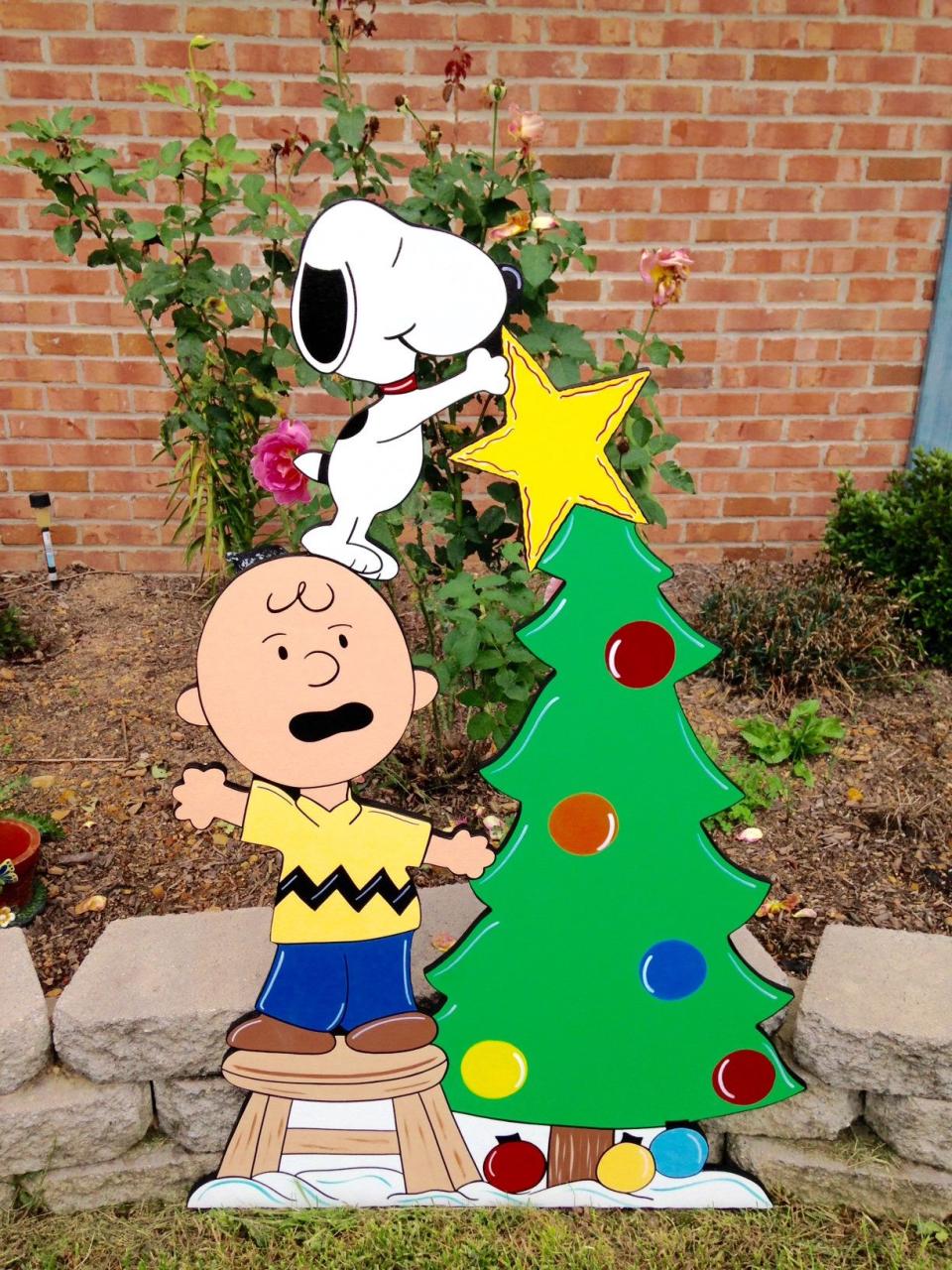 christmas outdoor decorations peanuts Pin on Charlie Brown Yard Art