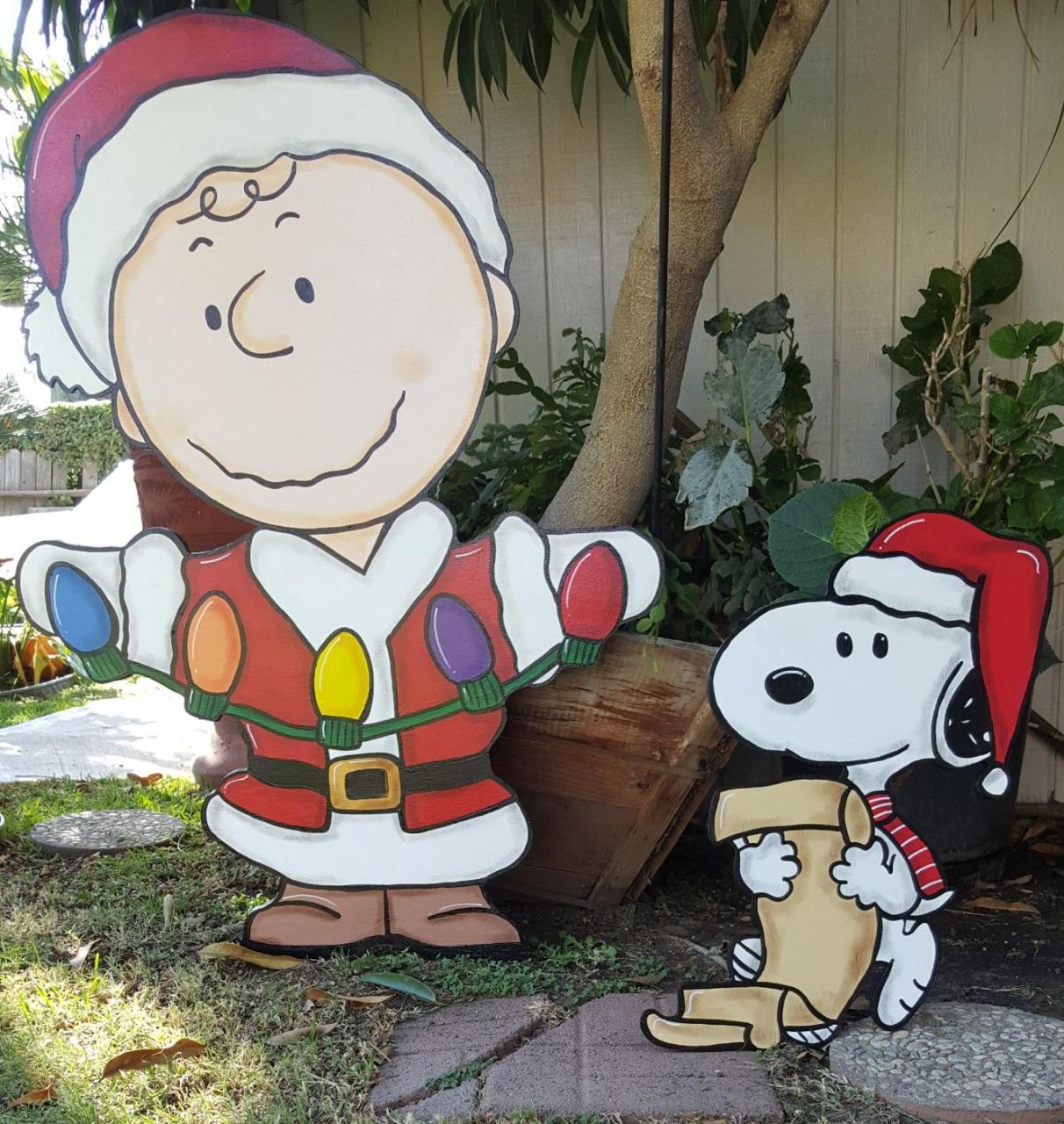 snoopy christmas yard decor Charlie Brown & Snoopy Lawn Sign Christmas yard art, Snoopy christmas decorations, Charlie