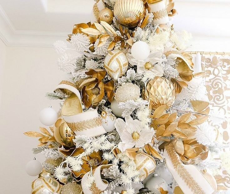 white and gold christmas decor Best Ways To Makes White And Gold Christmas Decorations ARCHITECTTO