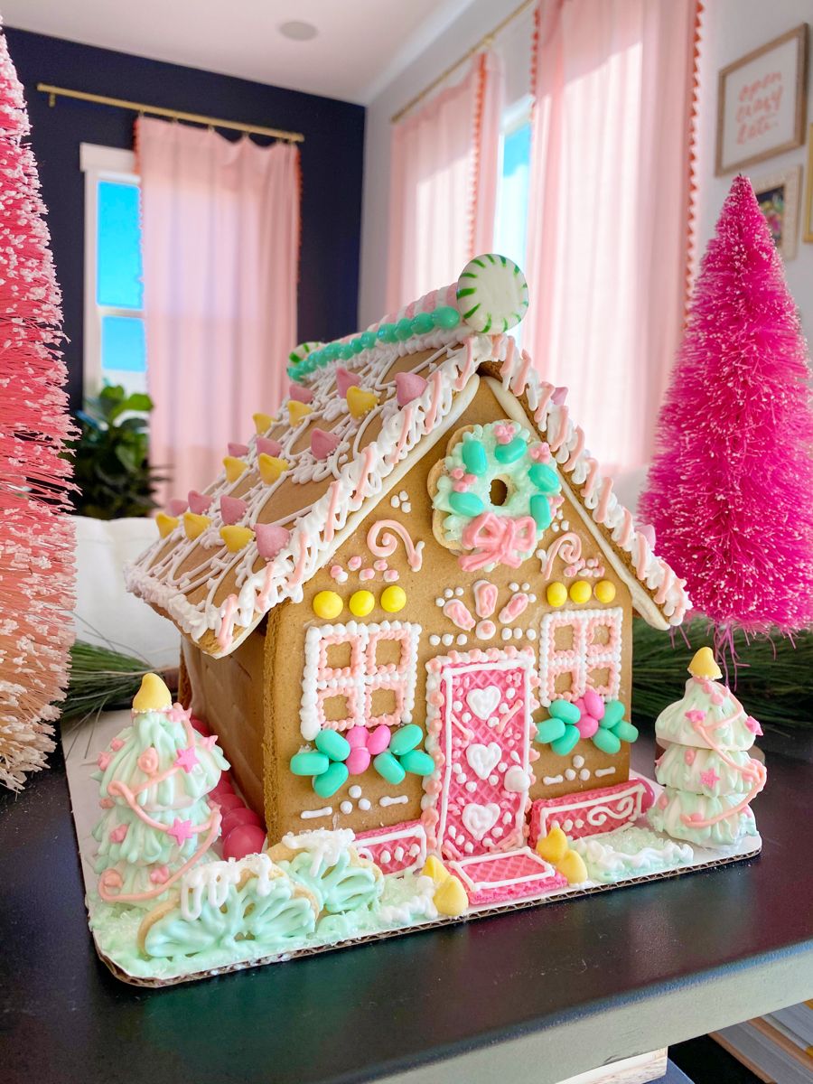 pastel gingerbread christmas decor Grab some pastels colors & candies and create this whimsical gingerbread house! Homemade