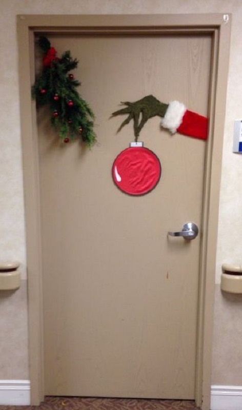 christmas office door decor Christmas Decoration Ideas For Office That Everyone Will Love!