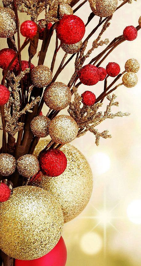 red and gold christmas decor 31 Red and Gold Christmas Decorations ideas gold christmas decorations, gold christmas