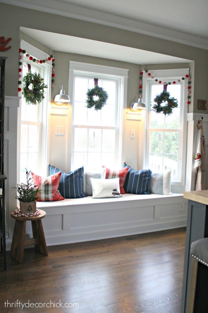 bay window christmas decor ideas 20+ Decorating Ideas For Bay Window For Christmas The Urban Decor