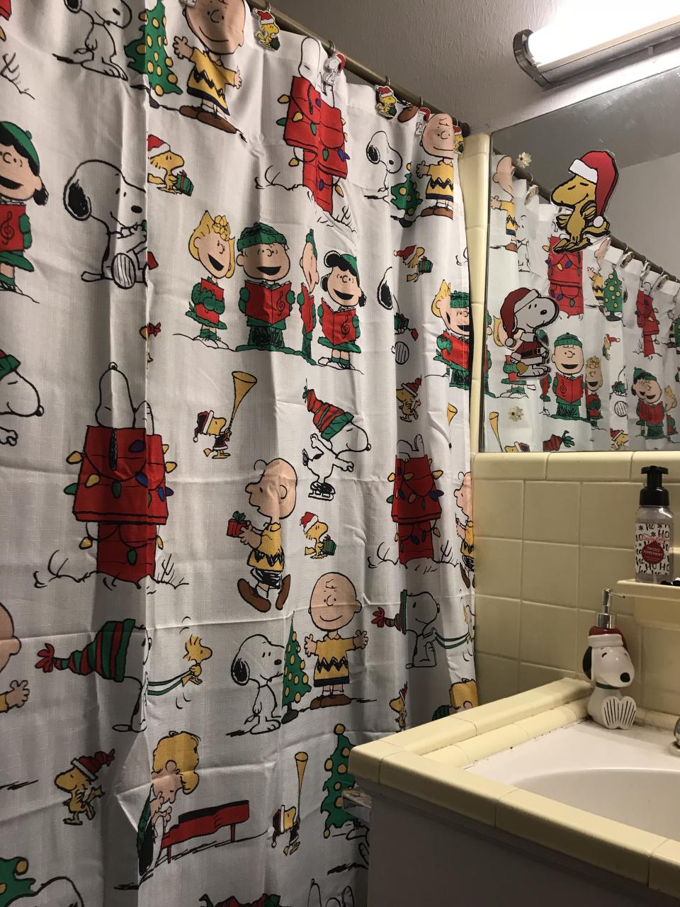 peanuts christmas bathroom decor My Peanuts Christmas bathroom decor Peanuts Christmas, Charlie Brown