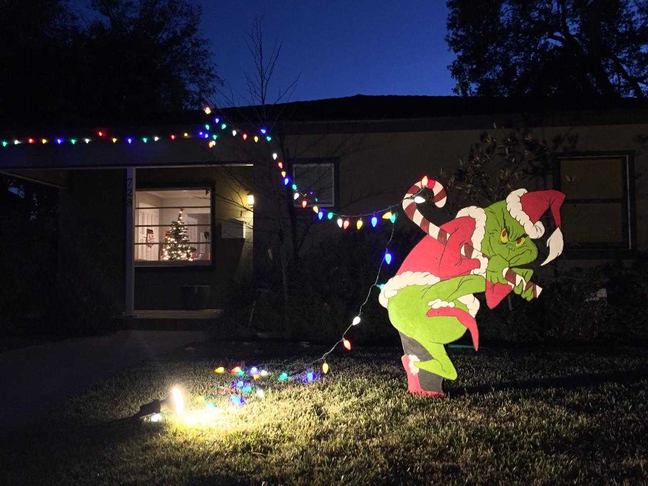 grinch christmas outside decor The Grinch is stealing my christmas lights!!! Grinch christmas lights