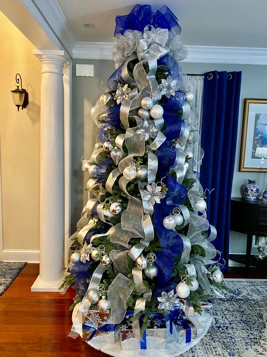 blue decor christmas tree Silver and Blue Christmas Tree Decorations