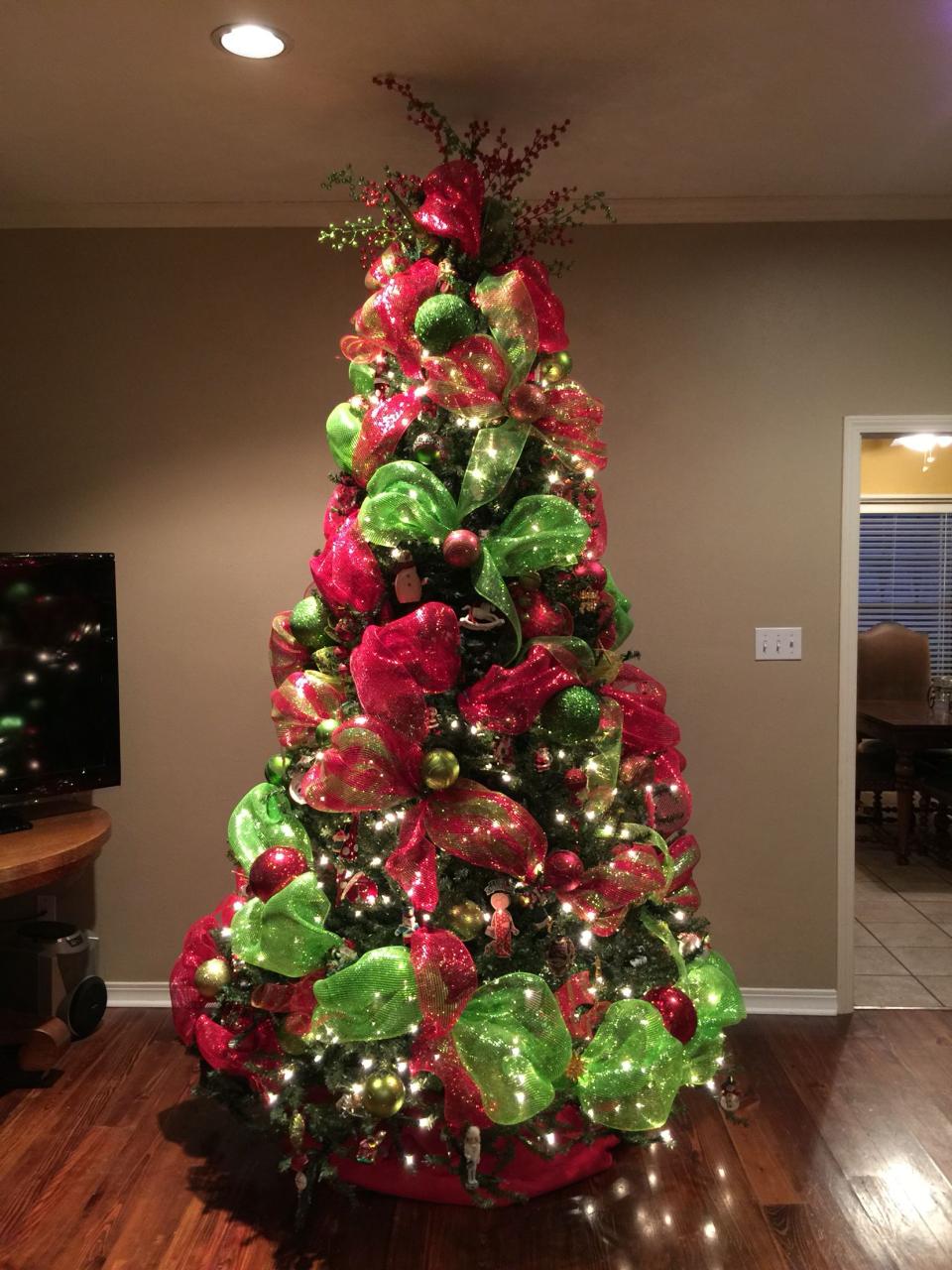 christmas tree decor red Red and green Green christmas decorations, Holiday christmas tree