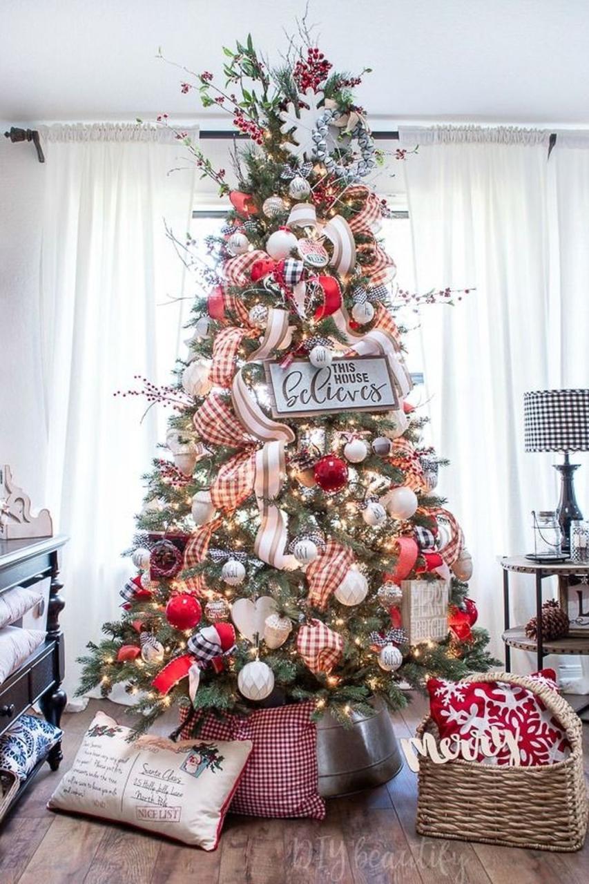 farmhouse christmas tree decor 30+ Cool Farmhouse Decorating Ideas For Christmas To Try Christmas decorations rustic tree