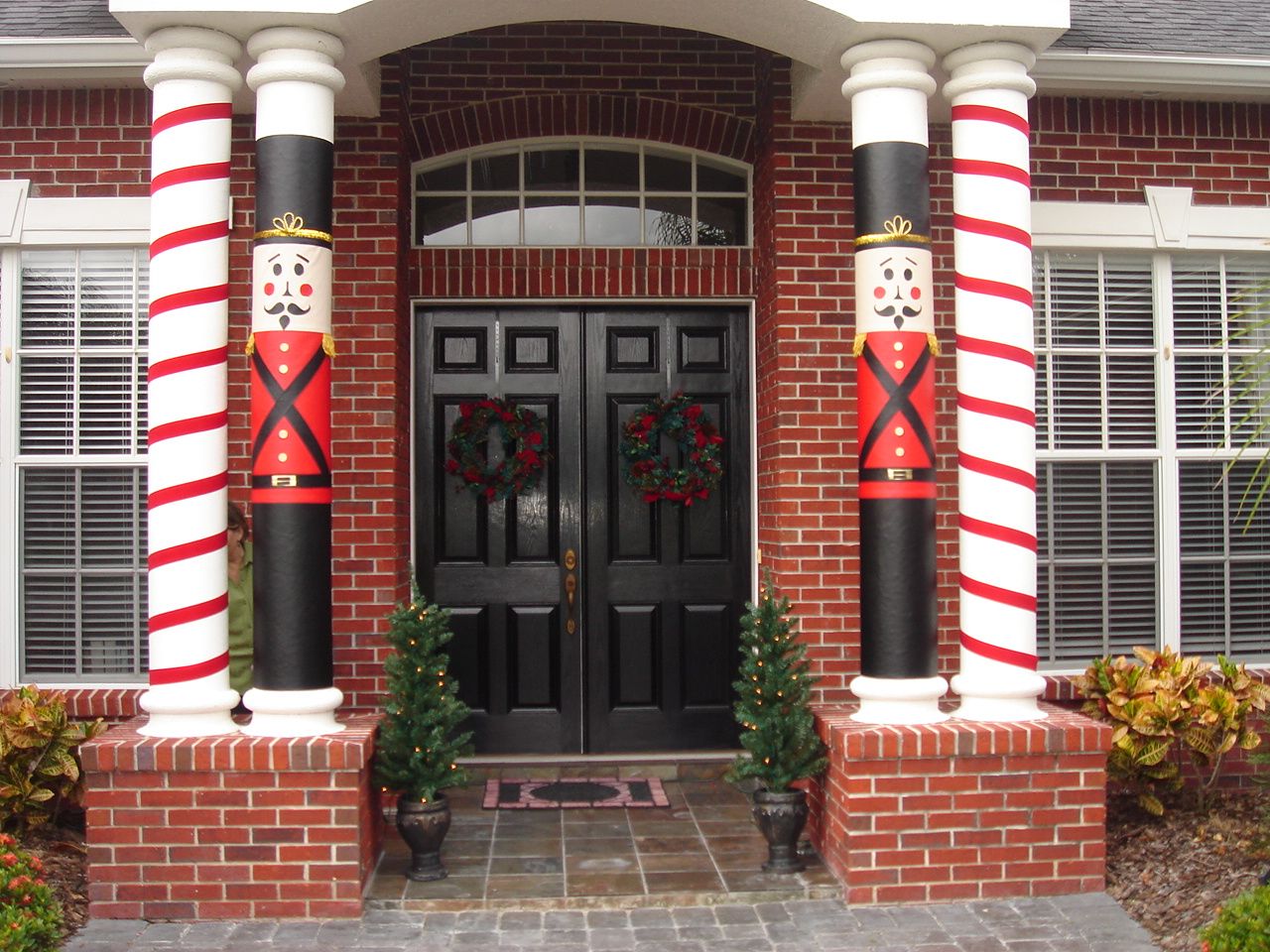 christmas decor for columns 30+ Christmas Column Decorations Ideas DECOOMO