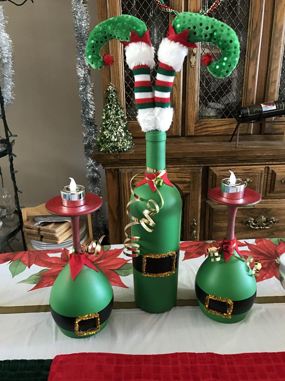 christmas wine bottle decor Christmas Wine Bottle/Glass fun Wine bottle crafts christmas, Holiday wine bottle crafts