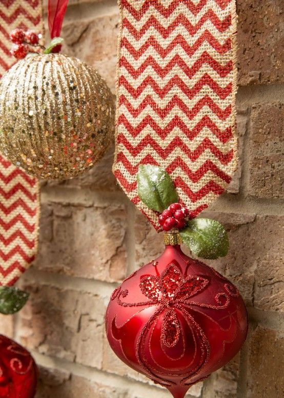 red and gold christmas decor 32 Amazing Red And Gold Christmas Décor Ideas DigsDigs Gold christmas decorations, Christmas