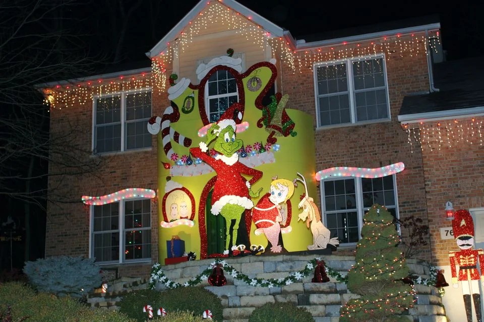 grinch christmas outside decor 30 Grinch Christmas Decorations Ideas MagMent