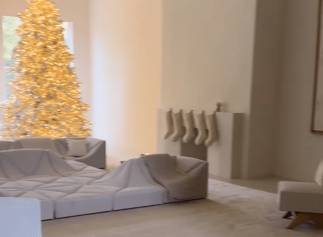 kim kardashian christmas decor Kim Kardashian’s Christmas decorations are as beige and minimal as ever Metro News