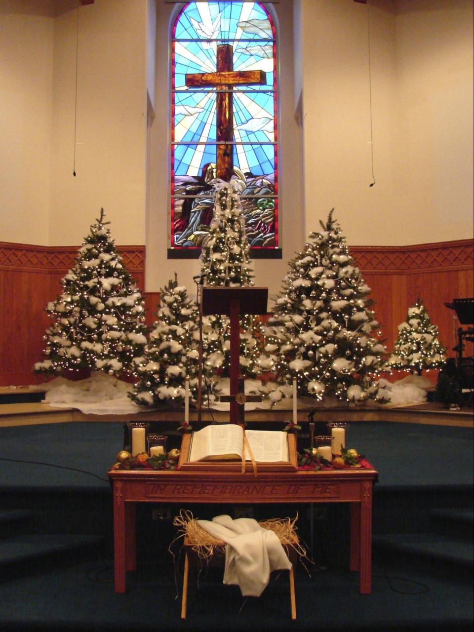 christmas decorations inside the church Church Decorations Ideas a Amazing Design for Christmas