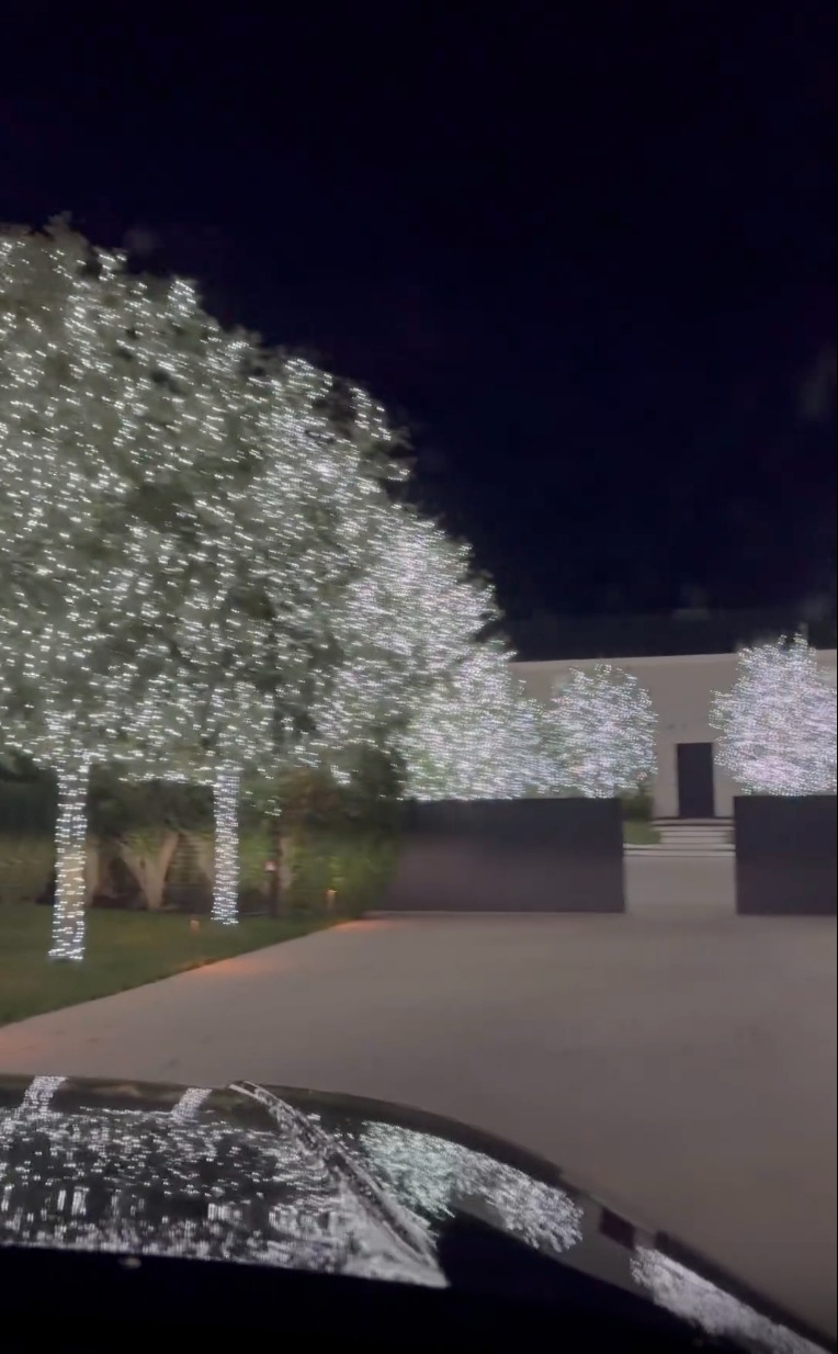 kim kardashian christmas decor Kim Kardashian shows off Christmas lights at 60M mansion