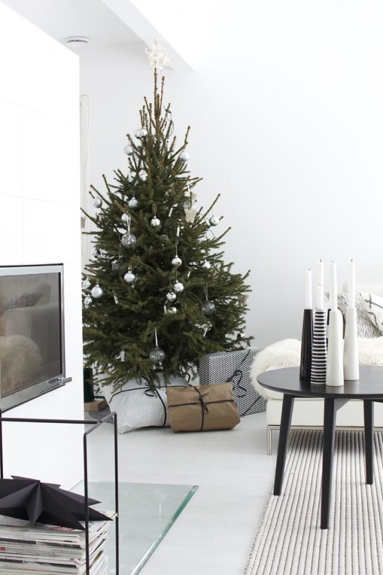 minimalist christmas tree decor 56 Minimalist And Modern Christmas Tree Décor Ideas DigsDigs