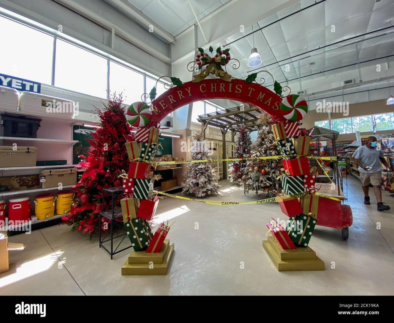 ace hardware christmas decor Orlando,FL/USA9/5/20 A Christmas decor display being constructed at an Ace Hardware retail